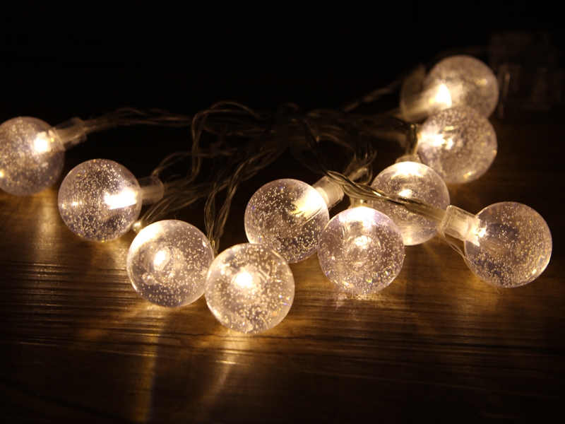 16468-lichterkette-acrylBalls